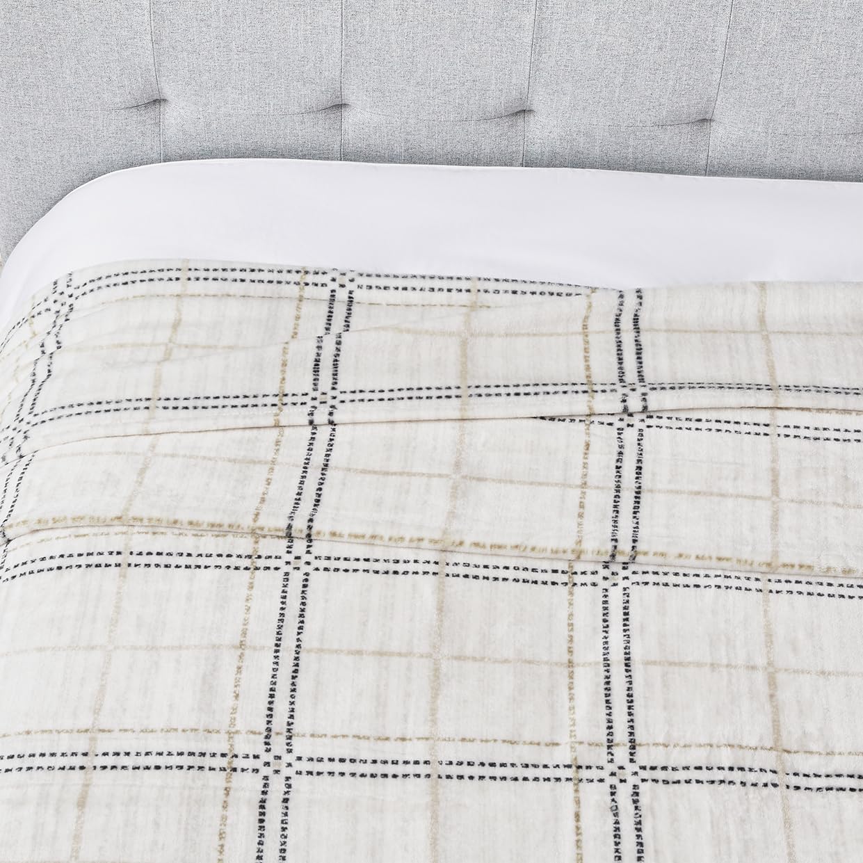 Serenhom Soft Cozy 120x120 Inches Seamless Oversized King Fleece Blanket, Line Pattern Giant Huge, Extra Large 10'x10' California King Blanket for Sofa, Family, Travel, Line Ivory Grey