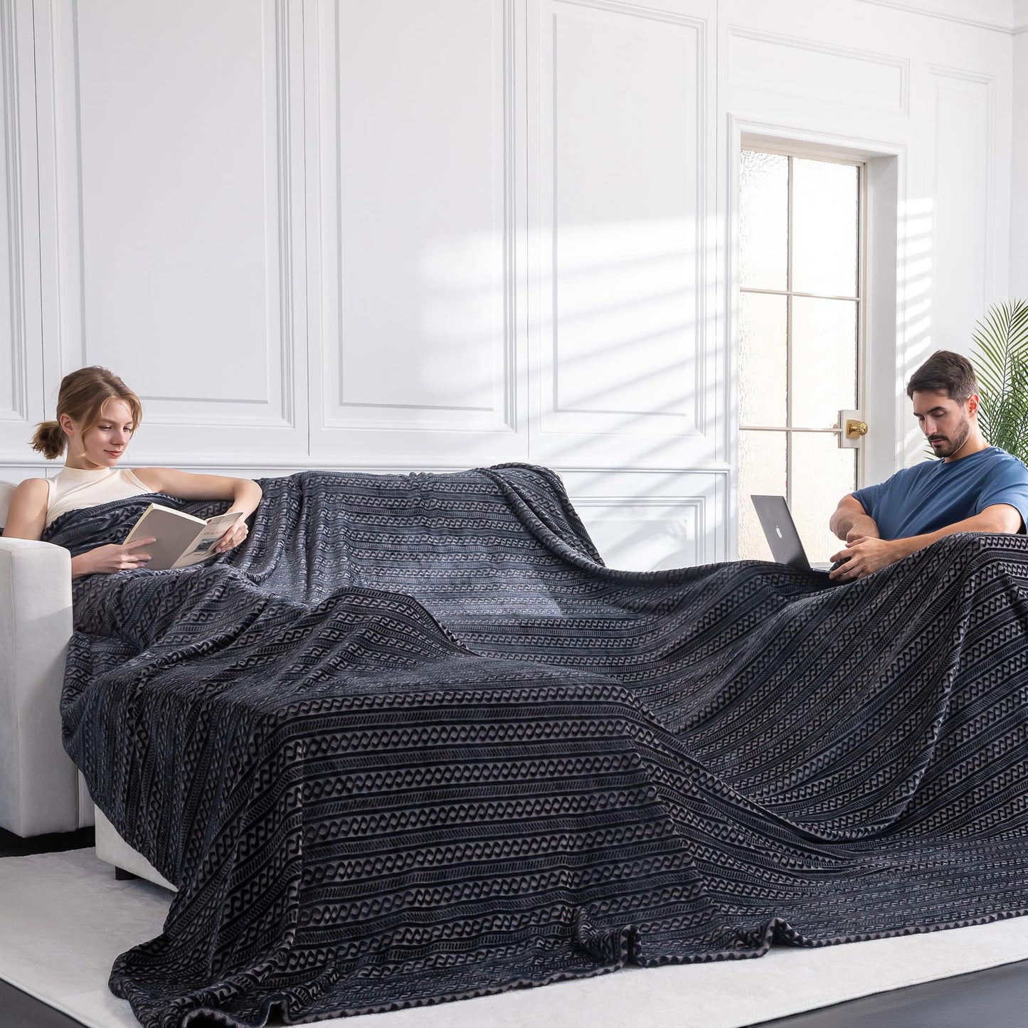 Serenhom Soft Cozy 120x120 Inches Seamless Oversized King Fleece Blanket, 3D Jacquard Decorative Giant 10'x10' California King Blanket Extra Large for Bed, Sofa, Couch, Travel, Travel, Black Chain