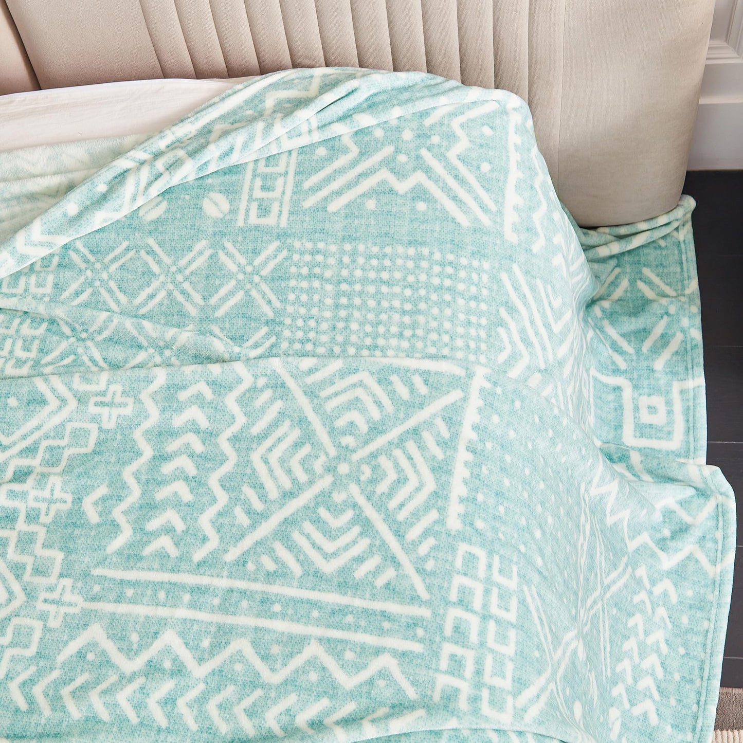 Serenhom Soft Cozy 120x120 Inches Seamless Oversized King Fleece Blanket, Giant 10'x10' California King Blanket Extra-Large Flannel Blankets for Bed, Sofa, Couch, Travel, Symbol Light Blue