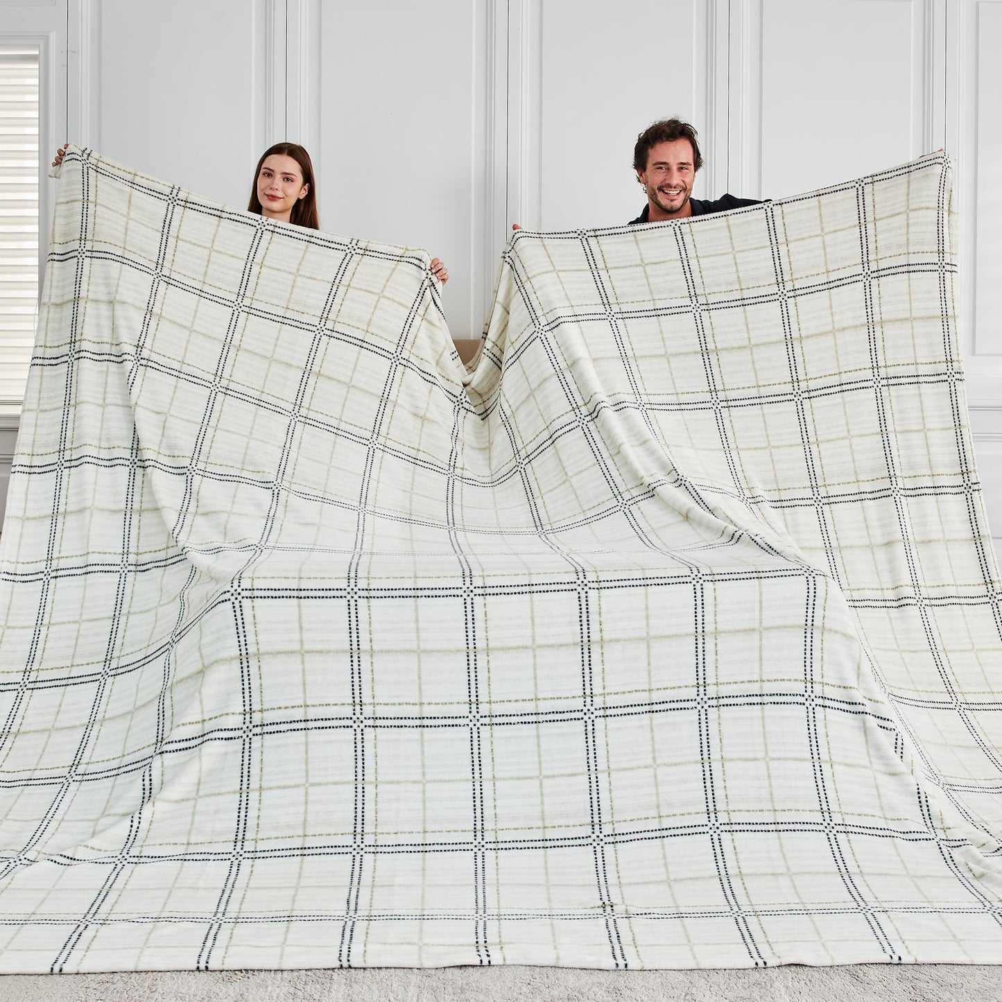 Serenhom Soft Cozy 120x120 Inches Seamless Oversized King Fleece Blanket, Line Pattern Giant Huge, Extra Large 10'x10' California King Blanket for Sofa, Family, Travel, Line Ivory Grey