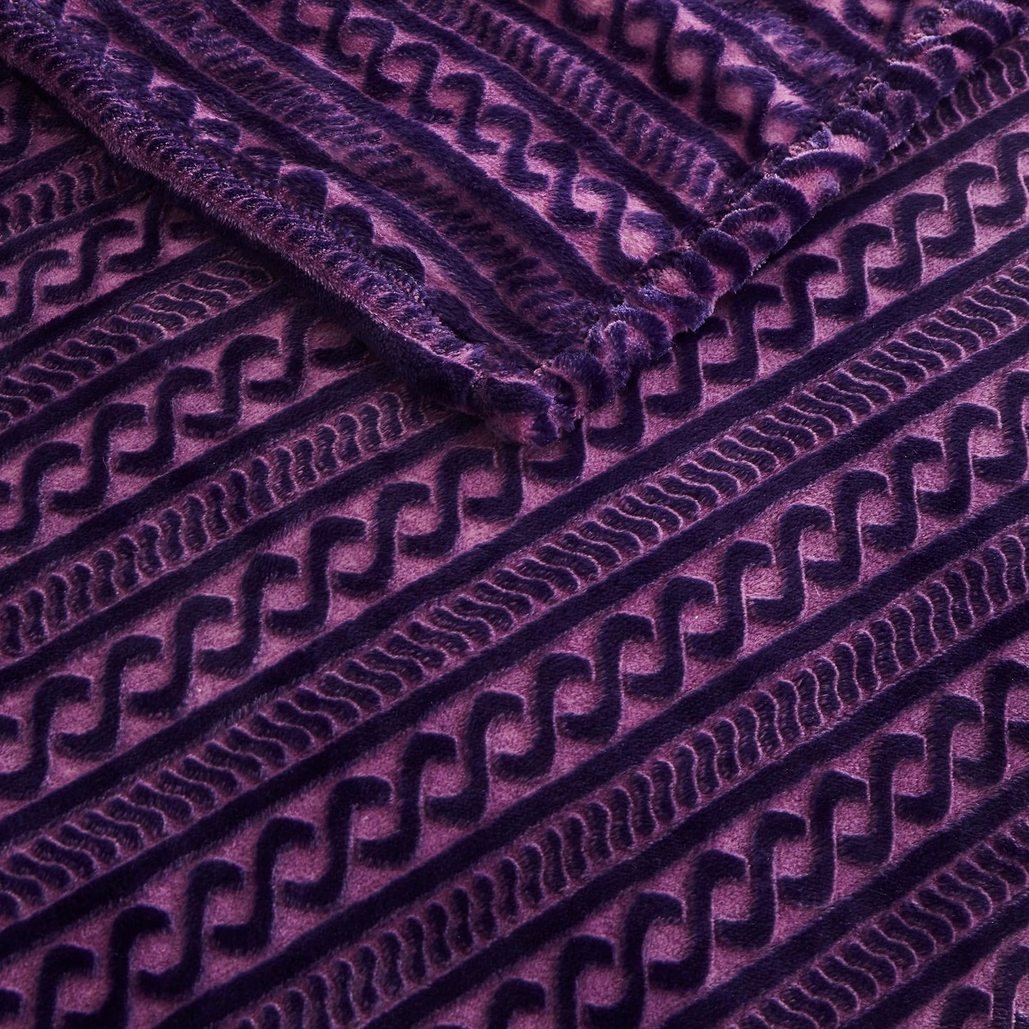 Serenhom Soft Cozy 120x120 Inches Seamless Oversized King Fleece Blanket, 3D Jacquard Decorative Giant 10'x10' California King Blanket Extra Large for Bed, Sofa, Couch, Travel, Travel, Pueple Chain