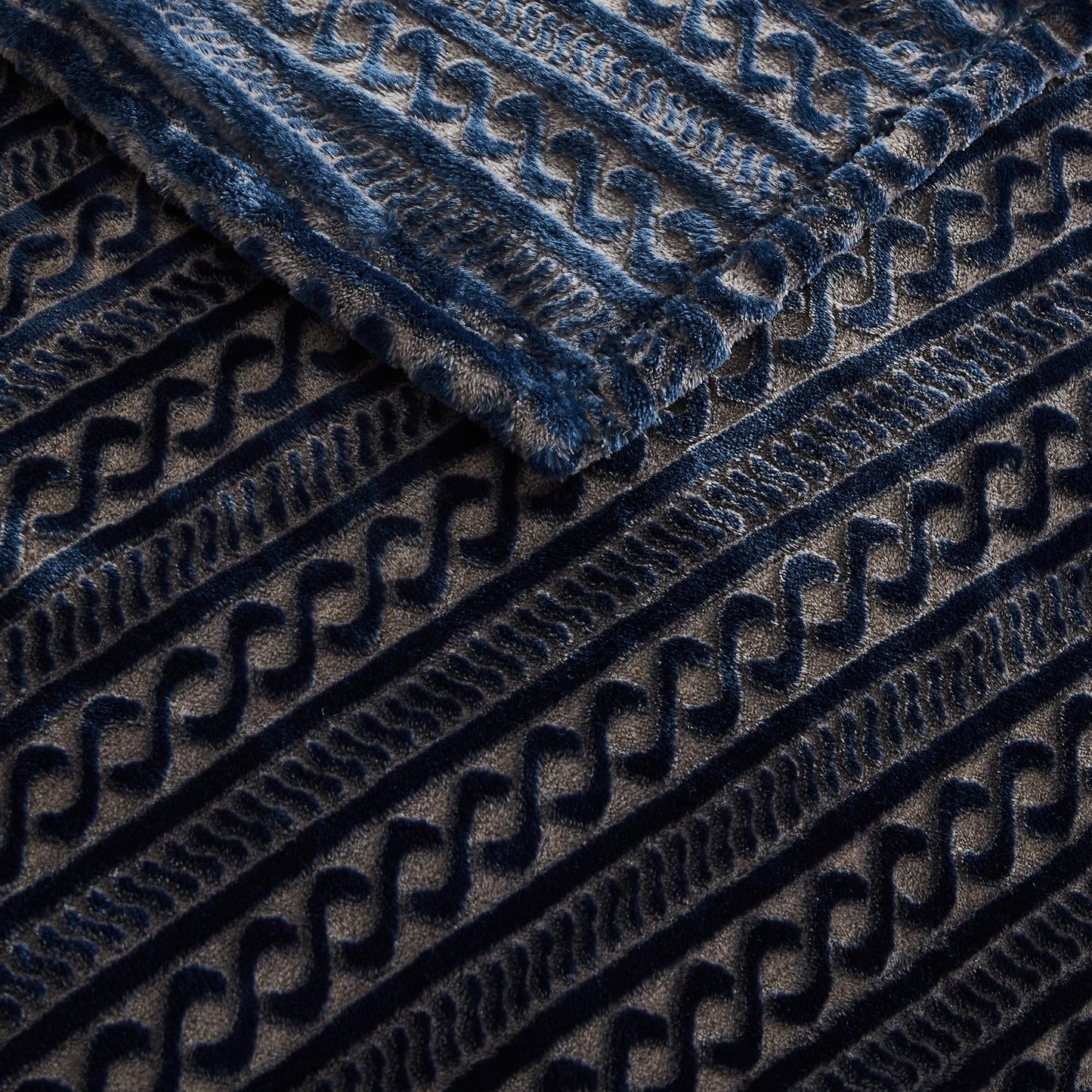 Serenhom Soft Cozy 120x120 Inches Seamless Oversized King Fleece Blanket, 3D Jacquard Decorative Giant 10'x10' California King Blanket Extra Large for Bed, Sofa, Couch, Travel, Navy Blue Chain