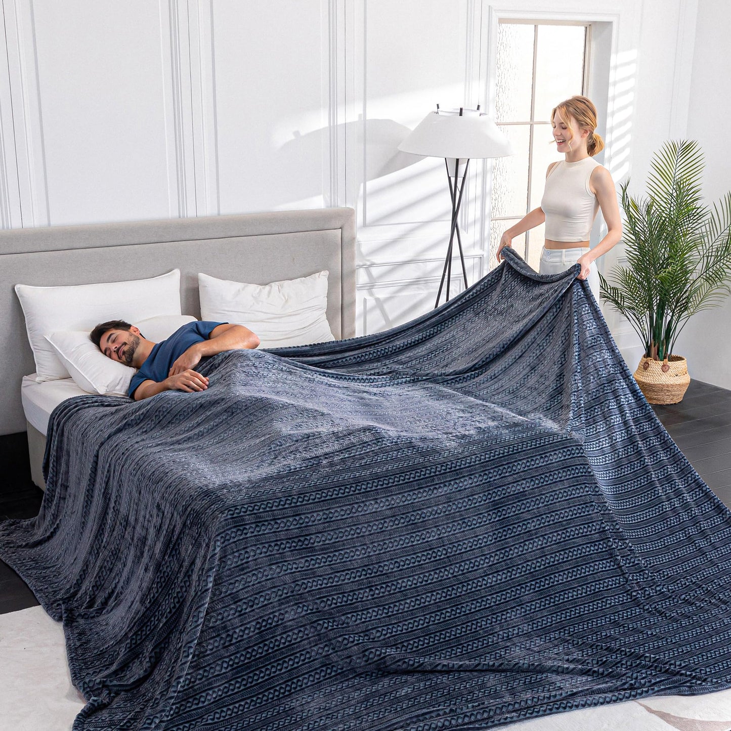 Serenhom Soft Cozy 120x120 Inches Seamless Oversized King Fleece Blanket, 3D Jacquard Decorative Giant 10'x10' California King Blanket Extra Large for Bed, Sofa, Couch, Travel, Navy Blue Chain