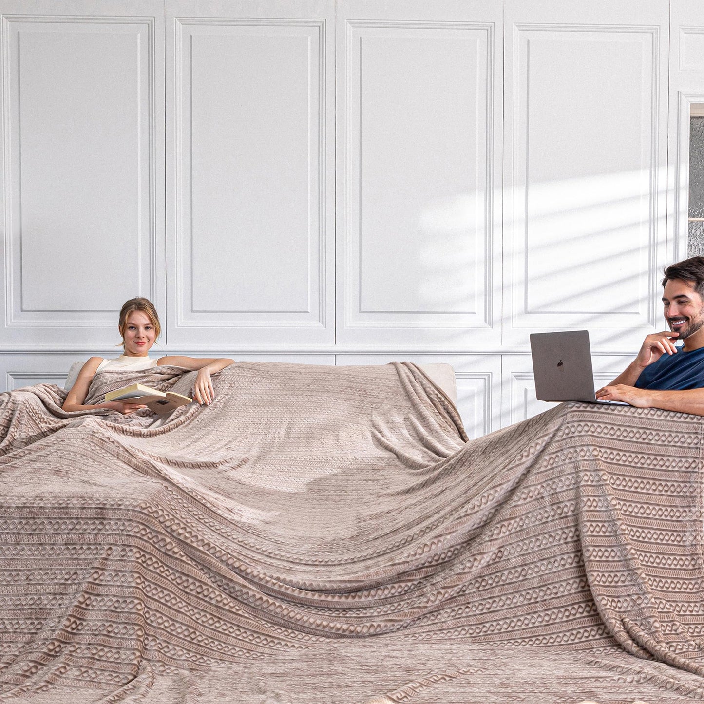 Serenhom Soft Cozy 120x120 Inches Seamless Oversized King Fleece Blanket, 3D Jacquard Decorative Giant 10'x10' California King Blanket Extra Large for Bed, Sofa, Couch, Travel, Travel, Taupe Chain