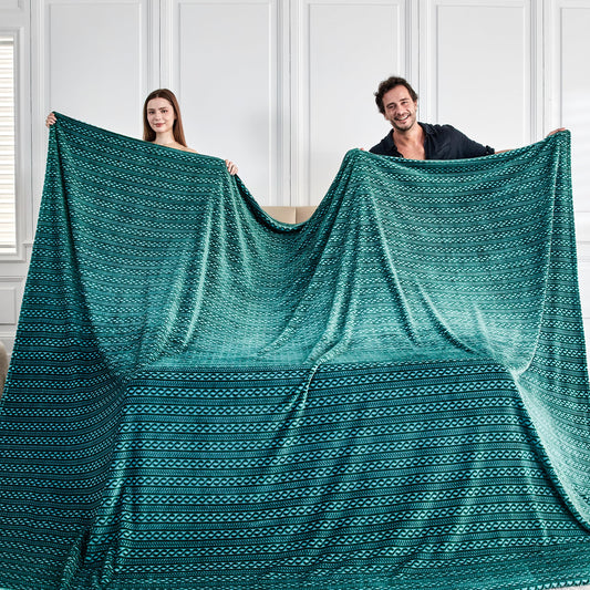 Serenhom Extra Large Soft Cozy 120x120 Inches Seamless Oversized King Fleece Blanket - Huge 3D Jacquard Decorative 10'x10' California King Blanket for Bed, Sofa, Couch, Travel, Green Chain