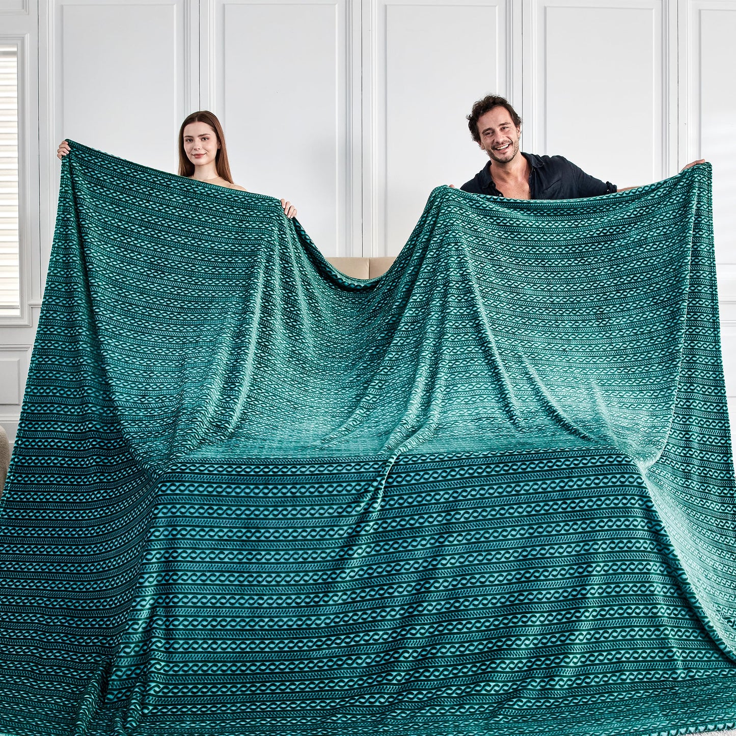 Serenhom Extra Large Soft Cozy 120x120 Inches Seamless Oversized King Fleece Blanket - Huge 3D Jacquard Decorative 10'x10' California King Blanket for Bed, Sofa, Couch, Travel, Green Chain