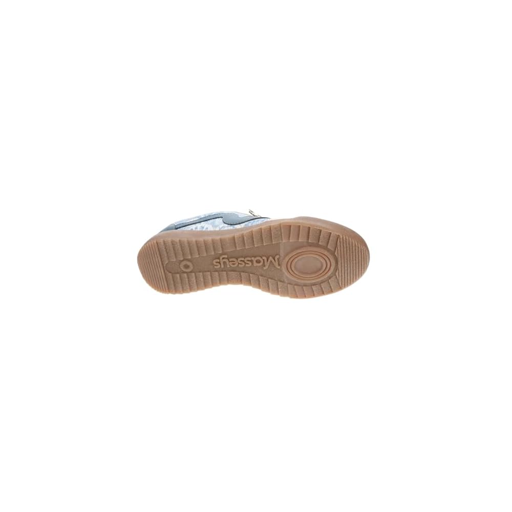 Blue-white-seashell