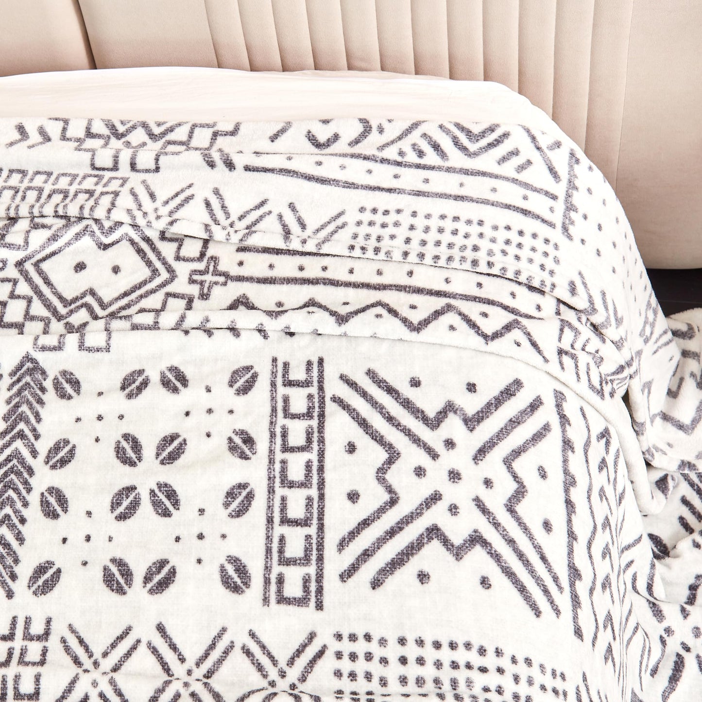 Serenhom Soft Cozy 120x120 Inches Seamless Oversized King Fleece Blanket, Giant 10'x10' California King Blanket Extra-Large Flannel Blankets for Bed, Sofa, Couch, Travel, Symbol Light Grey