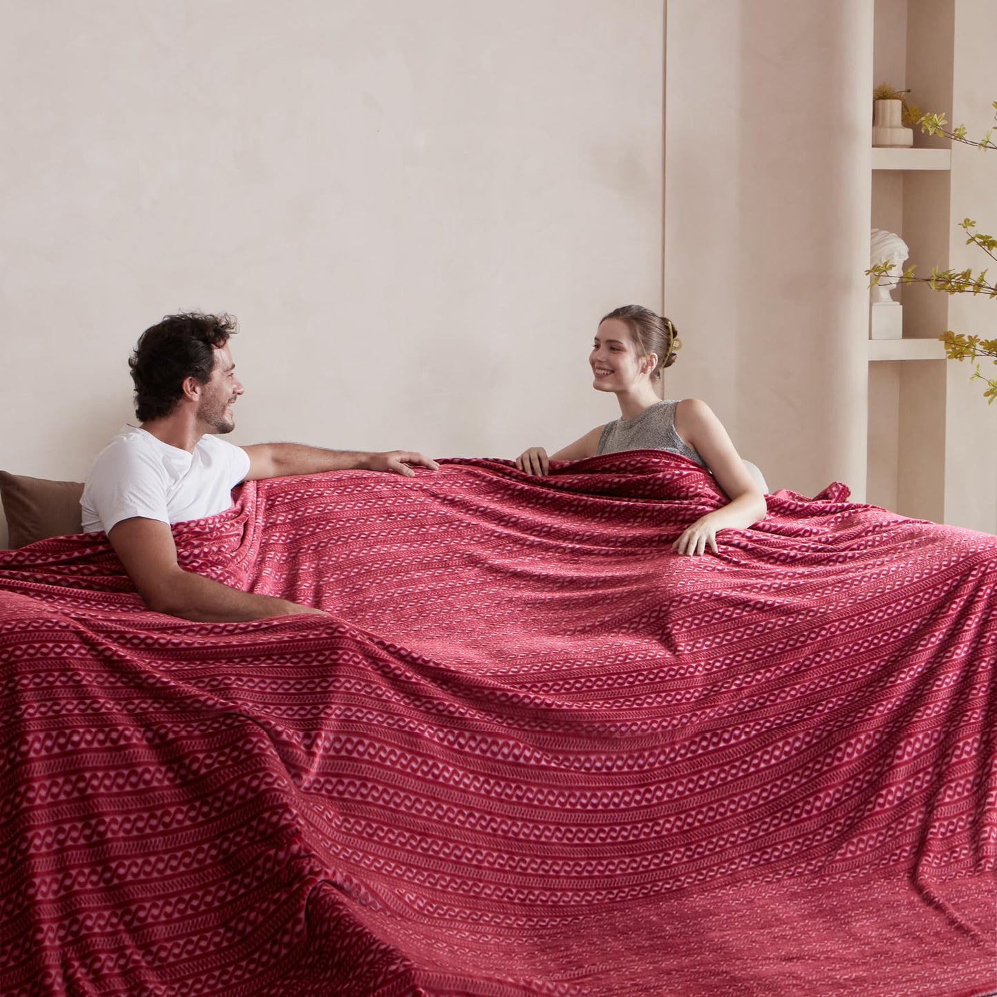 Serenhom Extra Large Soft Cozy 120x120 Inches Seamless Oversized King Fleece Blanket - Huge 3D Jacquard Decorative 10'x10' California King Blanket for Bed, Sofa, Couch, Travel, Red Chain