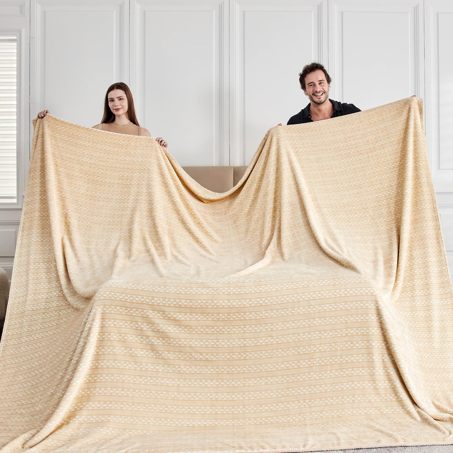 Serenhom Extra Large Soft Cozy 120x120 Inches Seamless Oversized King Fleece Blanket - Huge 3D Jacquard Decorative 10'x10' California King Blanket for Bed, Sofa, Couch, Travel, Khaki Chain