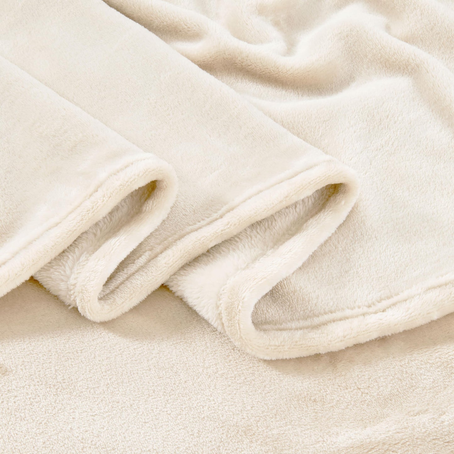 Edenleaf Big Oversized Soft Blanket, Giant Fleece Companion 120x120, California King Warm Blanket for Whole Family, Bed, Sofa, Couch, Travel, Camping 120x120 Cream