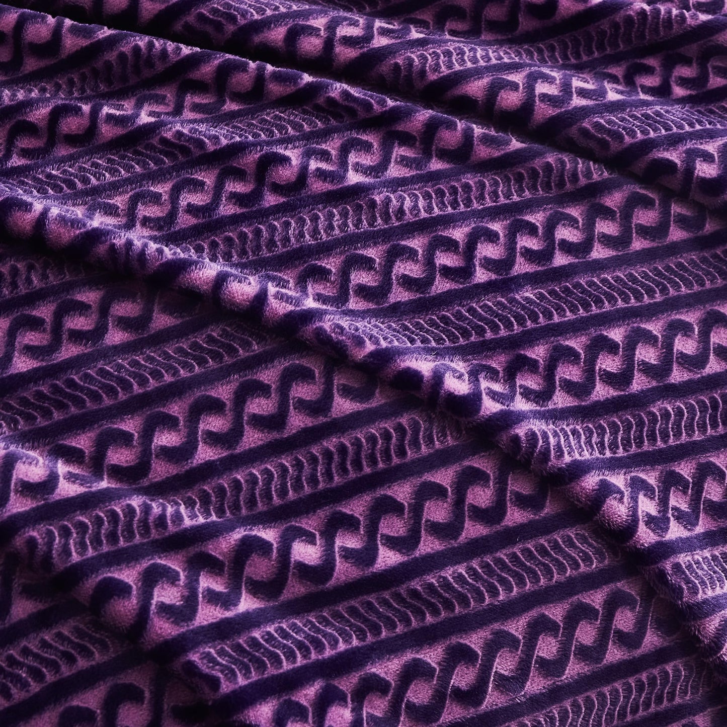 Serenhom Soft Cozy 120x120 Inches Seamless Oversized King Fleece Blanket, 3D Jacquard Decorative Giant 10'x10' California King Blanket Extra Large for Bed, Sofa, Couch, Travel, Travel, Pueple Chain