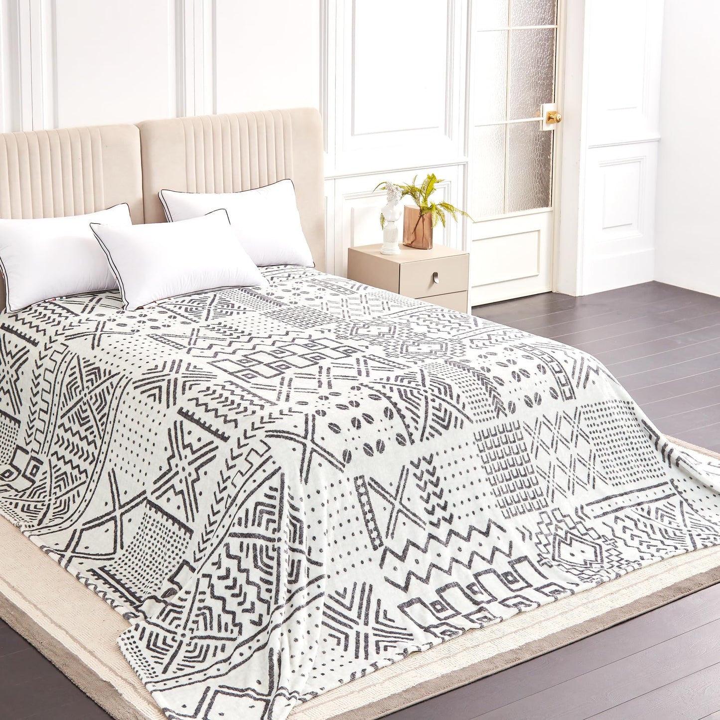 Serenhom Soft Cozy 120x120 Inches Seamless Oversized King Fleece Blanket, Giant 10'x10' California King Blanket Extra-Large Flannel Blankets for Bed, Sofa, Couch, Travel, Symbol Light Grey