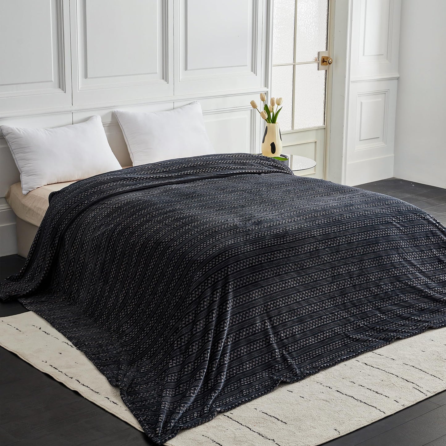 Serenhom Soft Cozy 120x120 Inches Seamless Oversized King Fleece Blanket, 3D Jacquard Decorative Giant 10'x10' California King Blanket Extra Large for Bed, Sofa, Couch, Travel, Travel, Black Chain