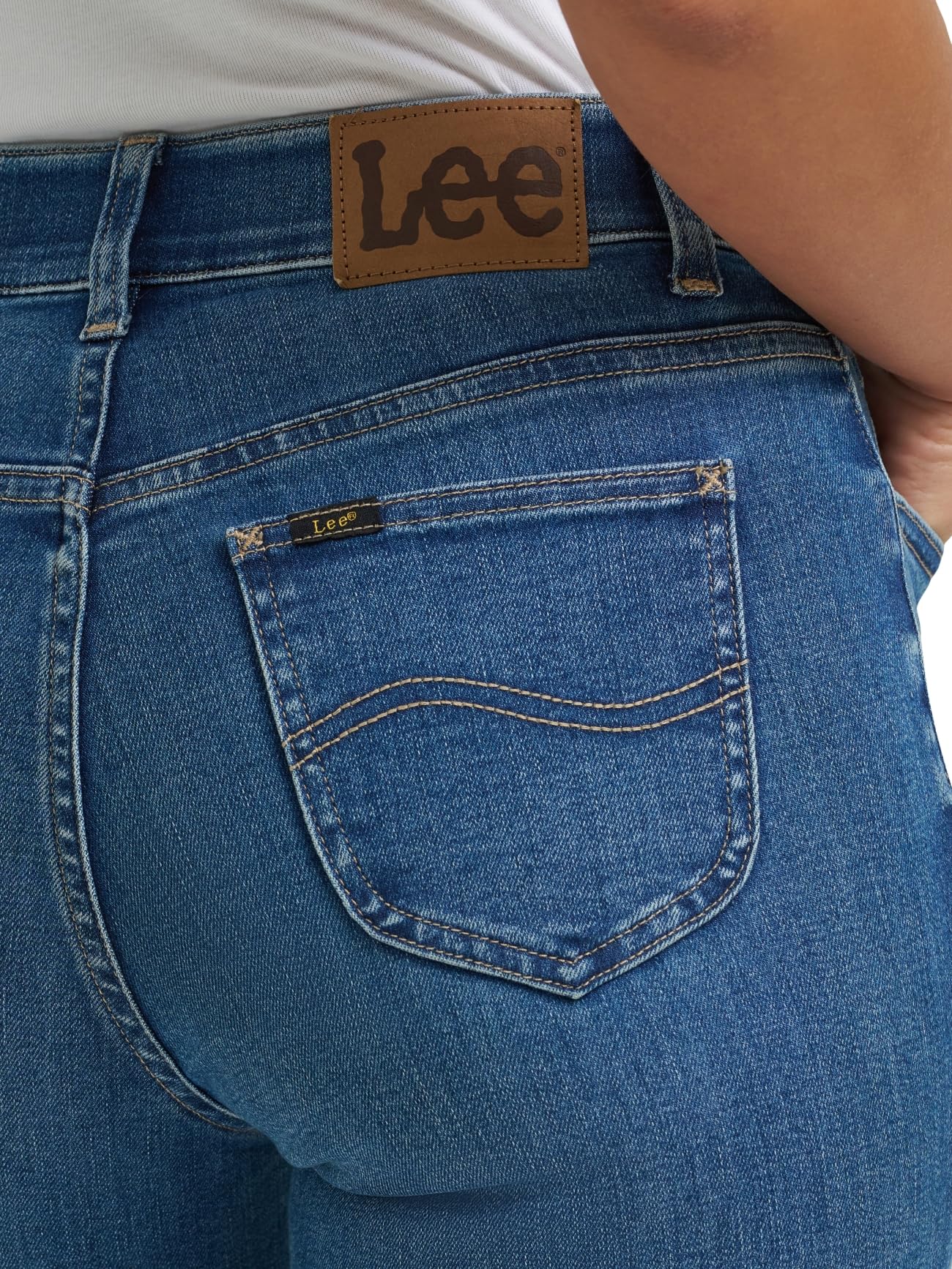 Lee Women's Ultra Lux Comfort with Flex Motion Straight Leg Jean, Blue Strain
