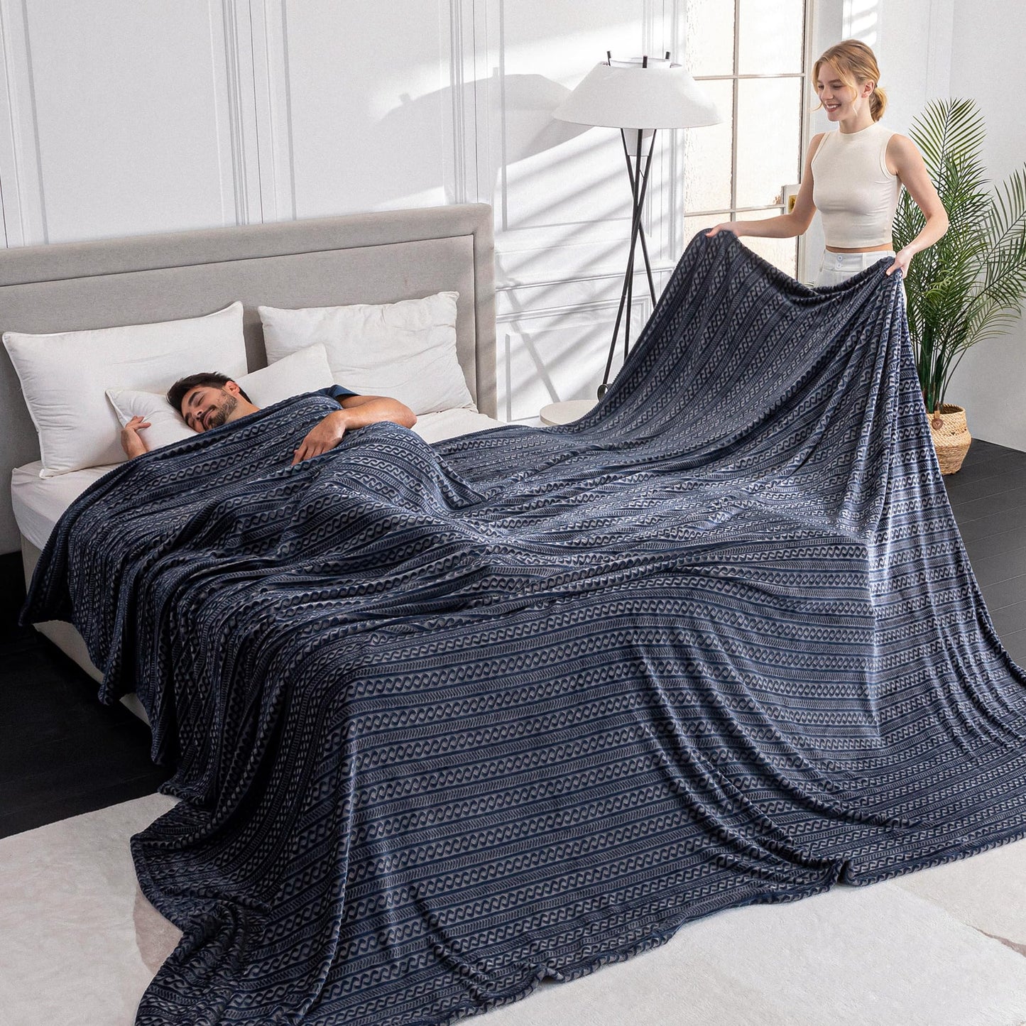 Serenhom Soft Cozy 120x120 Inches Seamless Oversized King Fleece Blanket, 3D Jacquard Decorative Giant 10'x10' California King Blanket Extra Large for Bed, Sofa, Couch, Travel, Dark Grey Chain