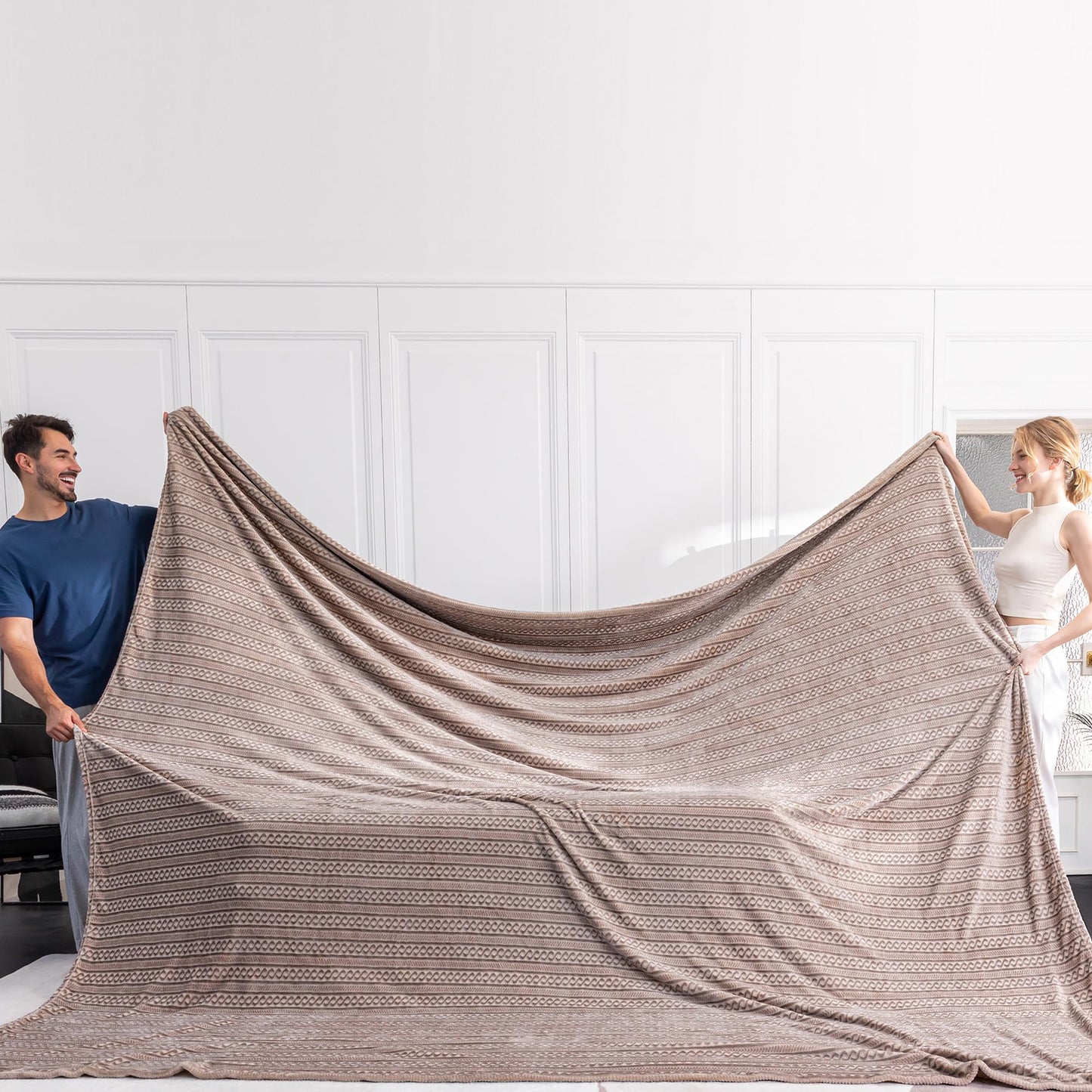 Serenhom Soft Cozy 120x120 Inches Seamless Oversized King Fleece Blanket, 3D Jacquard Decorative Giant 10'x10' California King Blanket Extra Large for Bed, Sofa, Couch, Travel, Travel, Taupe Chain