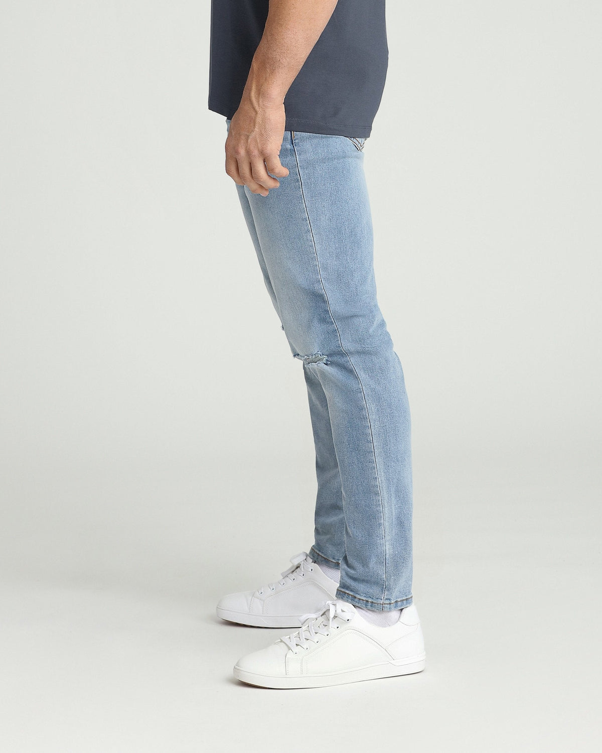 The Perfect Jean Athletic Fit - Ice - Light Tint (Ripped)