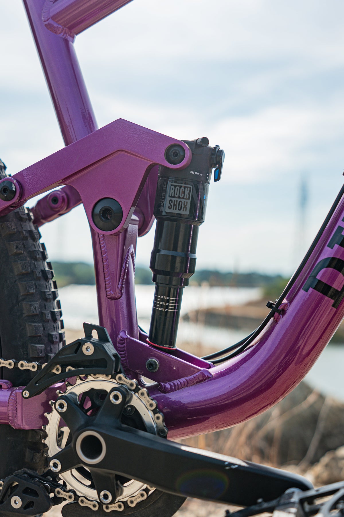 DirtySixer  MonsterEnduro - Pre-Order