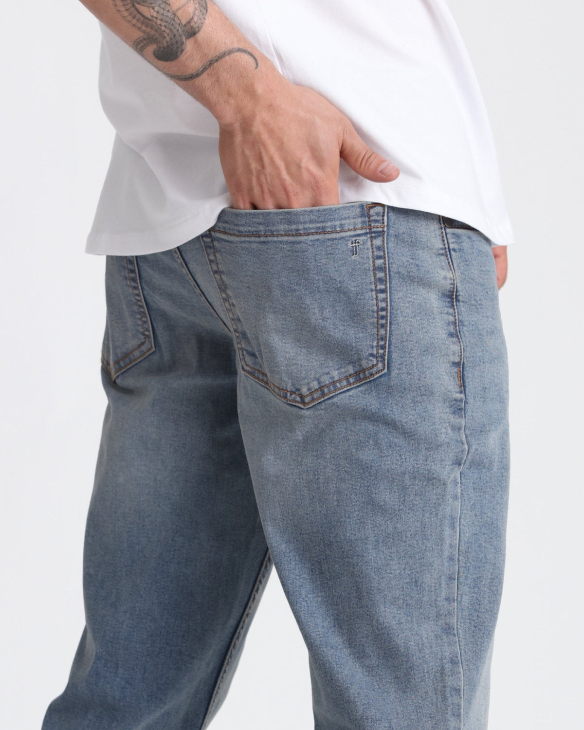 The Perfect Jean Athletic Fit - Sky - Light Blue